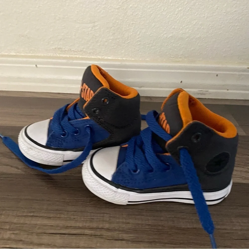 Converse all star kids sneakers shoes size 4